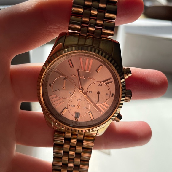 Michael Kors Rose Gold watch - Picture 3 of 9